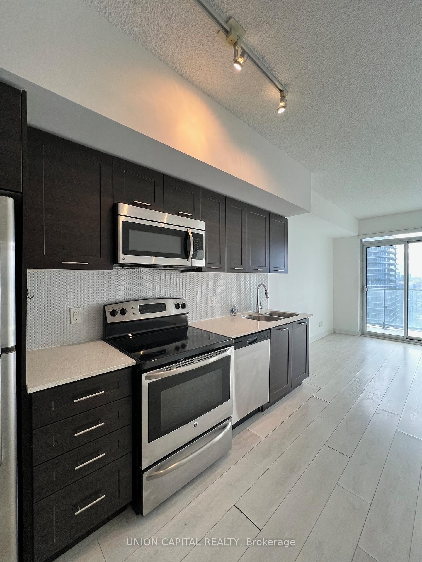 Condo for lease at 4006-2200 Lake Shore Boulevard, Toronto, Mimico, M8V 1A4 - MLS: W12089885
