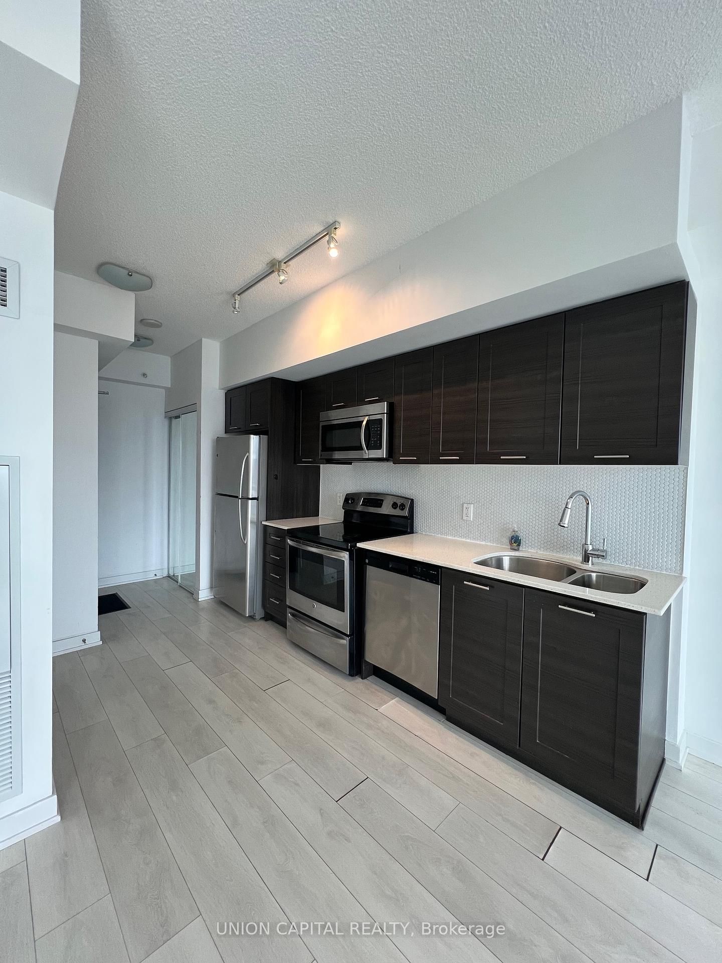 Condo for lease at 4006-2200 Lake Shore Boulevard, Toronto, Mimico, M8V 1A4 - MLS: W12089885