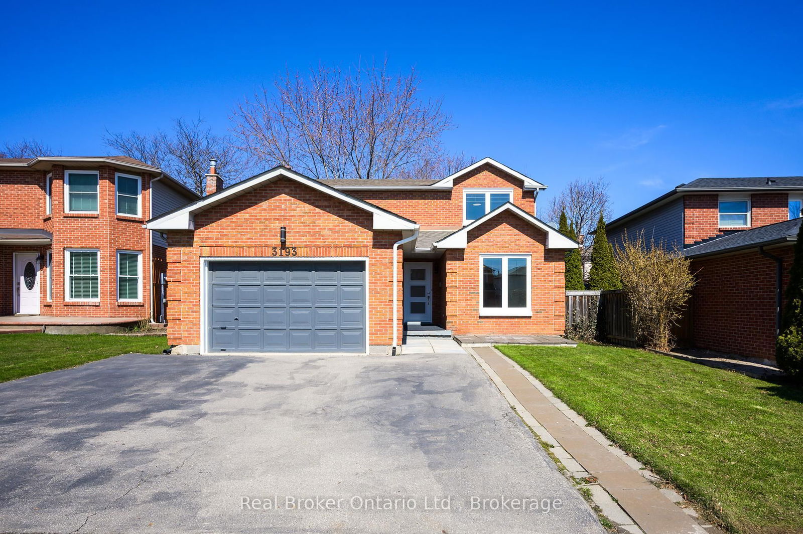 Detached House sold at 3193 Renton Road, Burlington, Headon, L7M 2W8 - MLS: W12089993