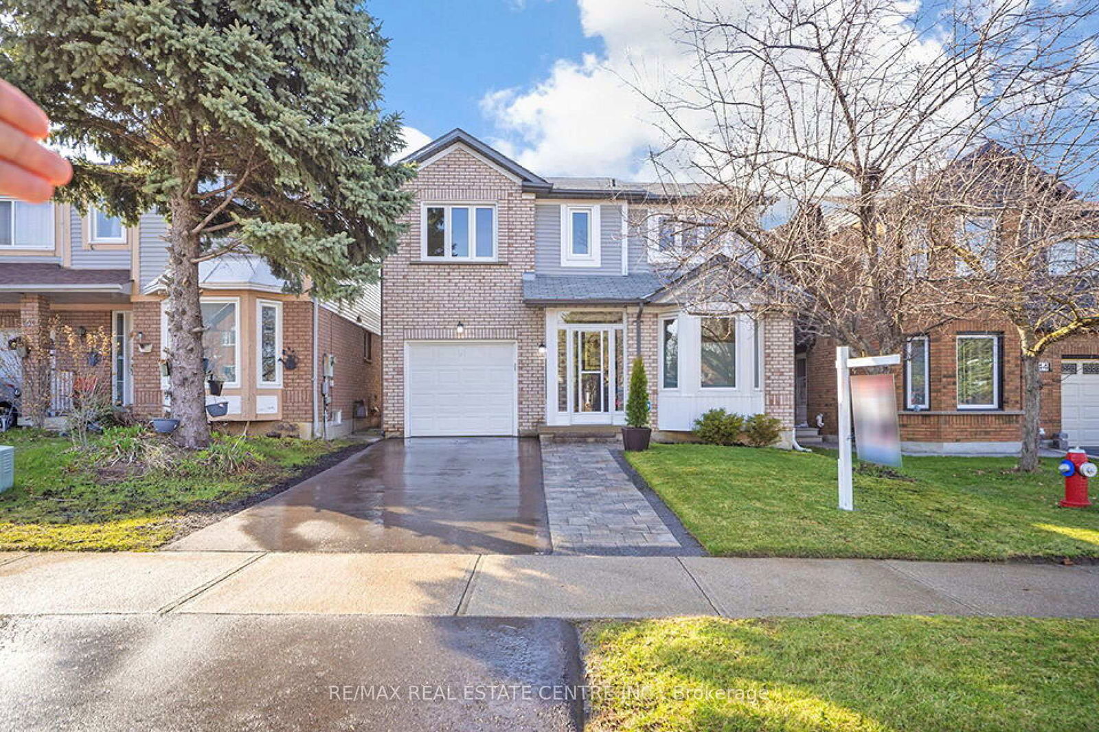 Detached House for sale at 142 Ural Circle, Brampton, Sandringham-Wellington, L6R 1H1 - MLS: W12090356