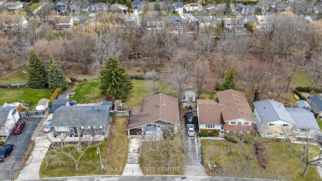 2123 Amesbury Crescent