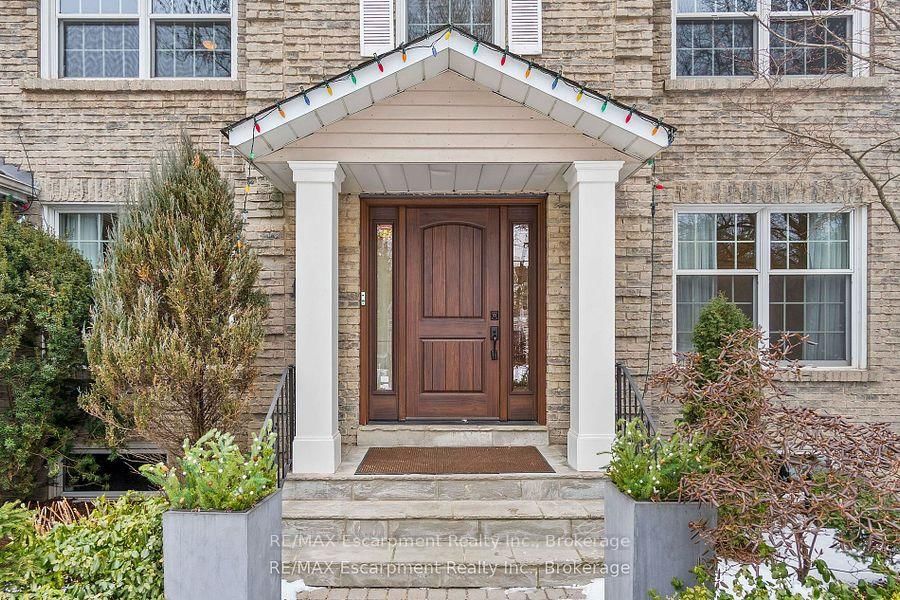 Detached House sold at 501 CHAMBERLAIN Lane, Oakville, MO Morrison, L6J 6A2 - MLS: W12090641