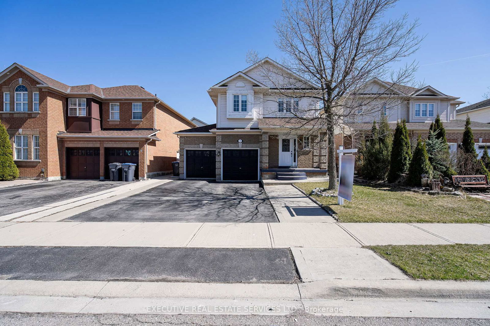 Detached House for sale at 3 Deforest Drive, Brampton, Fletcher's Meadow, L7A 2Y3 - MLS: W12090924