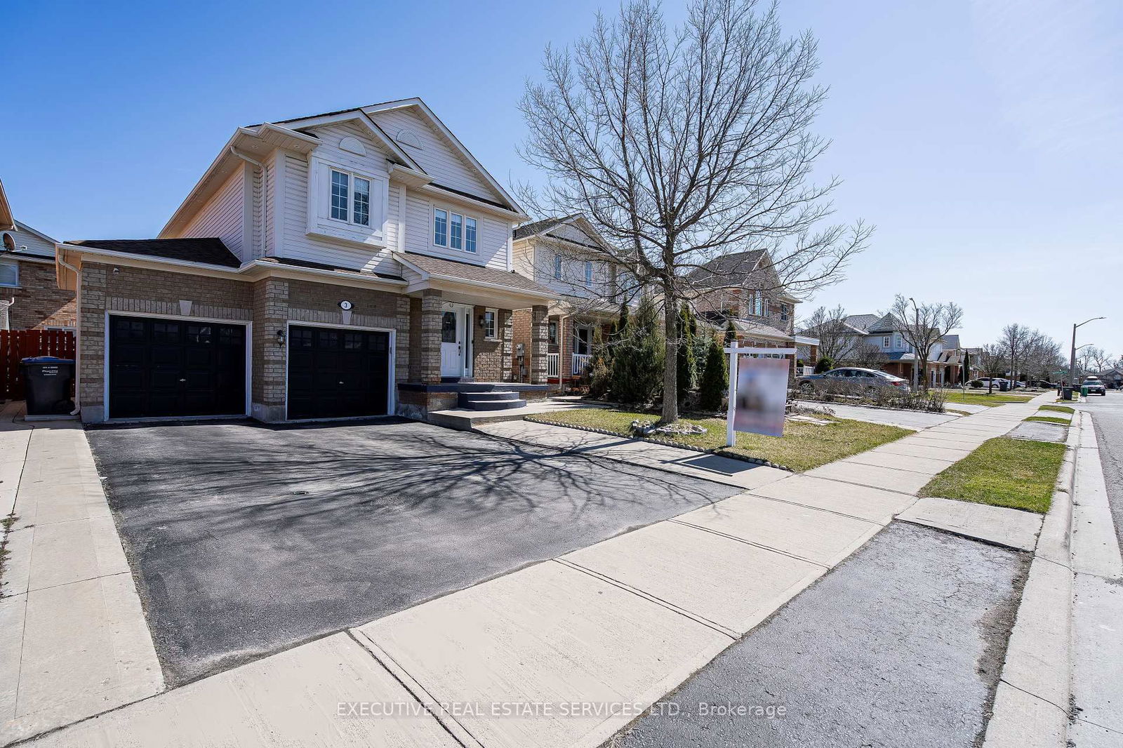 Detached House for sale at 3 Deforest Drive, Brampton, Fletcher's Meadow, L7A 2Y3 - MLS: W12090924