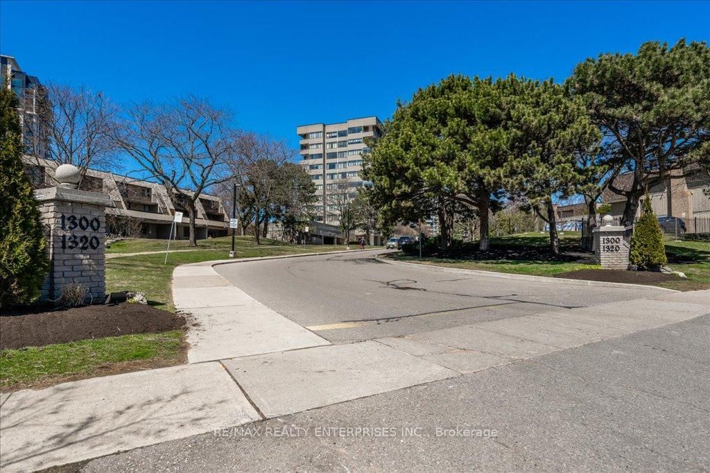 Condo sold at 805-1320 Mississauga Valley Boulevard, Mississauga, City Centre, L5A 3R8 - MLS: W12091451