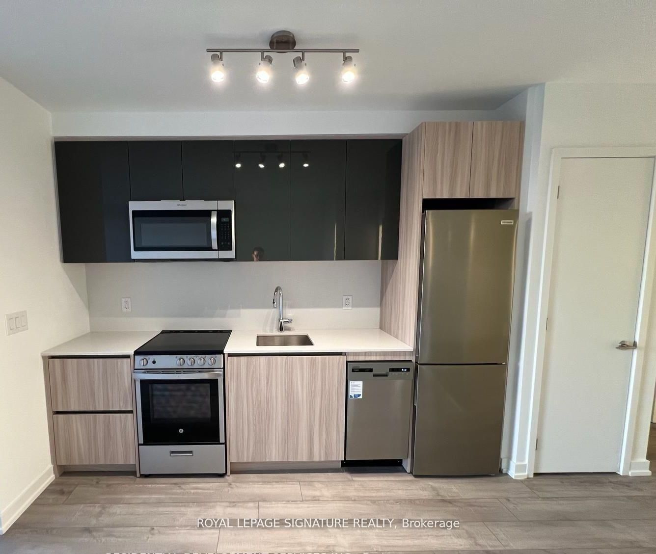 Condo leased at 924-3100 Keele Street, Toronto, Downsview-Roding-CFB, M3M 0E1 - MLS: W12091727