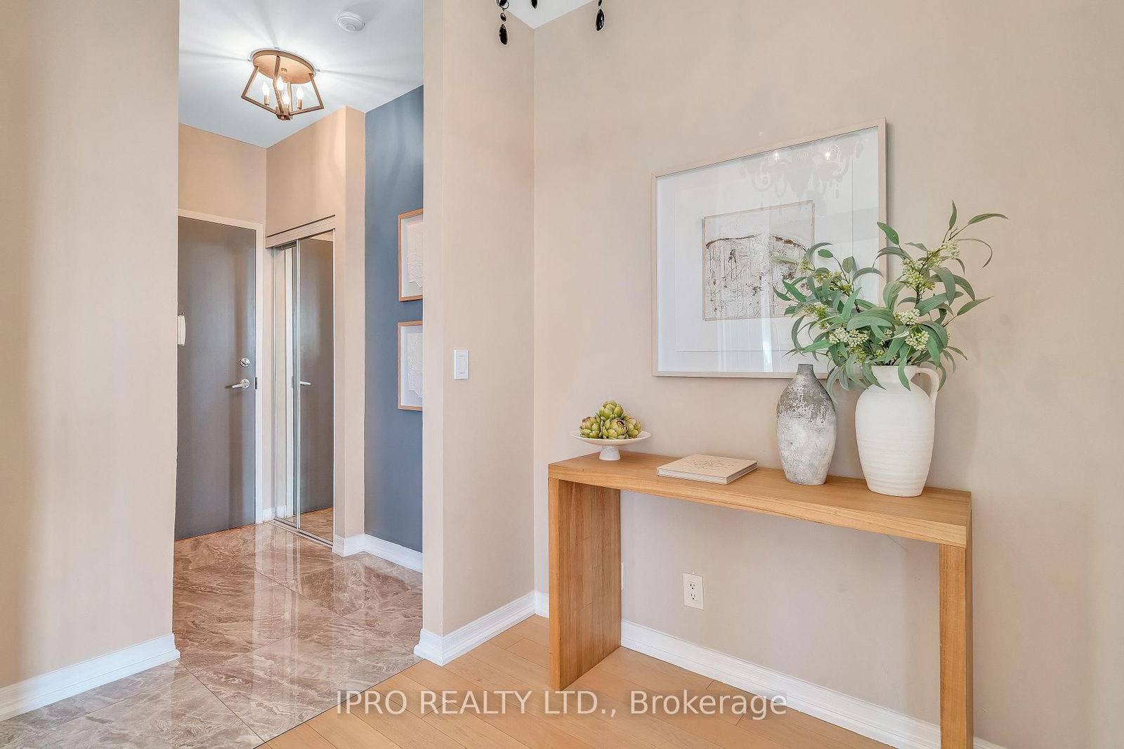 Condo sold at 2409-220 BURNHAMTHORPE Road, Mississauga, City Centre, L6H 7B6 - MLS: W12091979