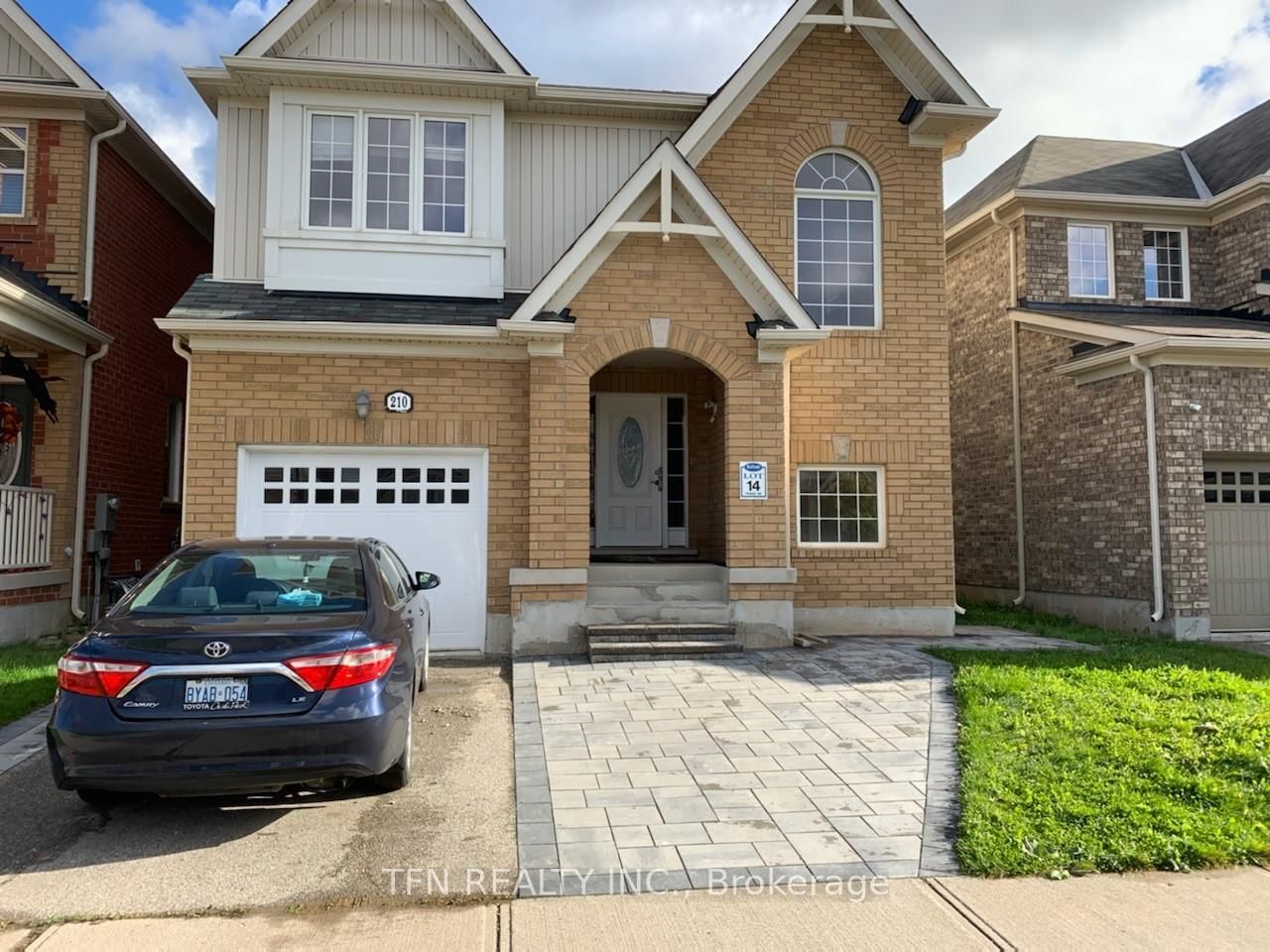 Detached House for lease at 210 Dymott Avenue, Milton, Harrison, L9T 0Z8 - MLS: W12092071