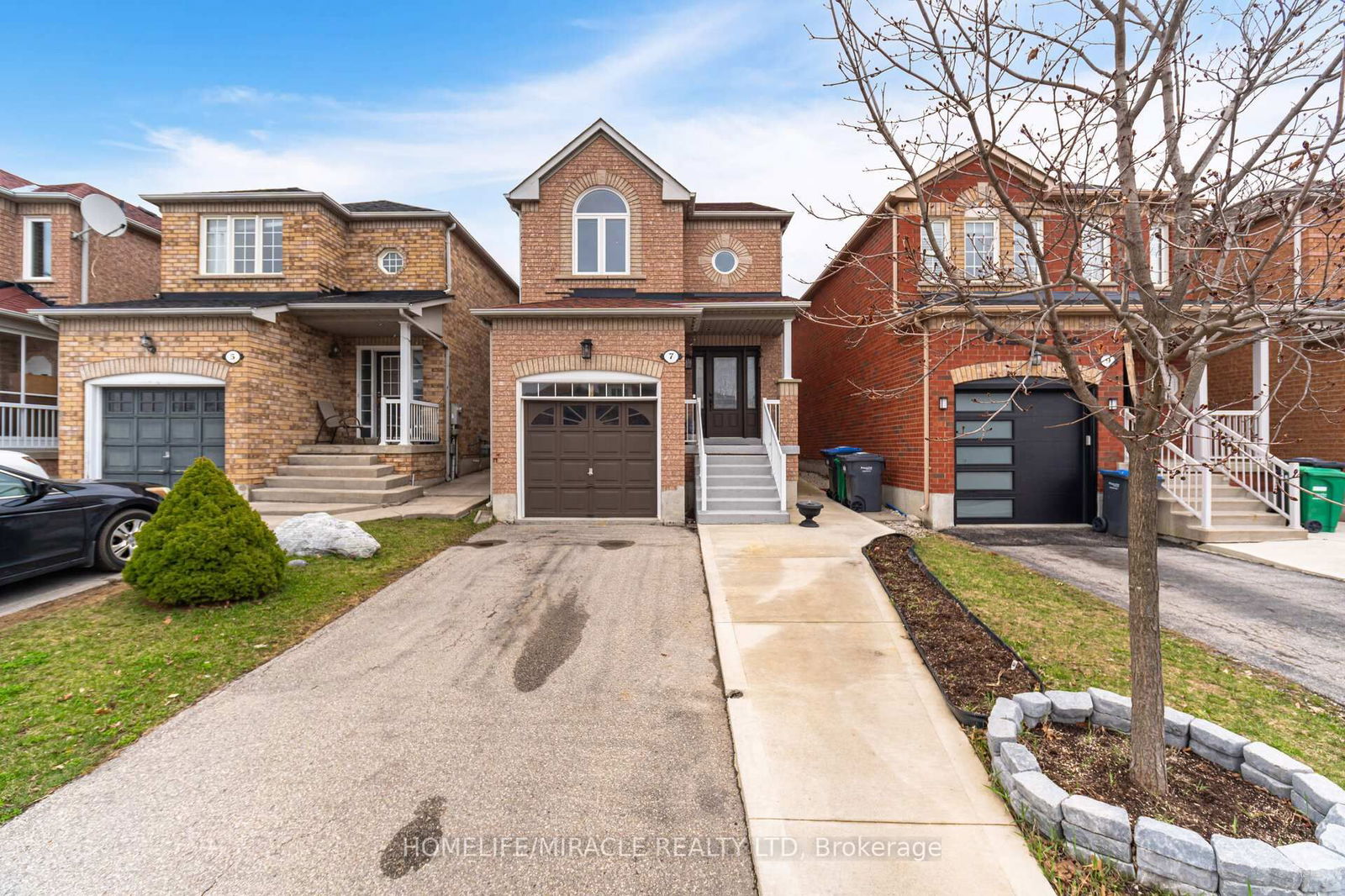 Detached House for sale at 7 Eastview Gate, Brampton, Bram East, L6P 1M6 - MLS: W12092426