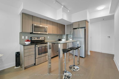 Unit 1510 — 55 Speers Rd, Oakville - Queen Elizabeth image-0-2