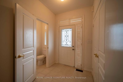 5570 Meadowcrest Avenue — photo 2