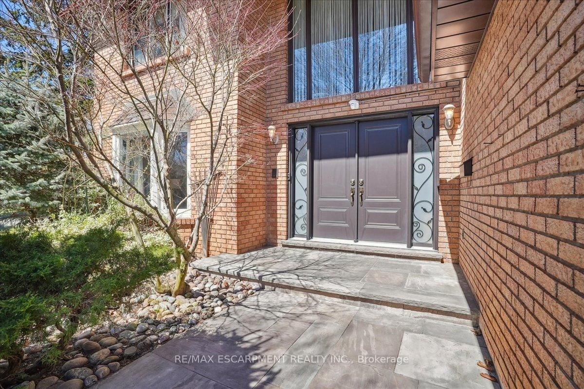 Detached House for sale at 4053 Cabot Trail, Mississauga, Erin Mills, L5L 3K2 - MLS: W12093609