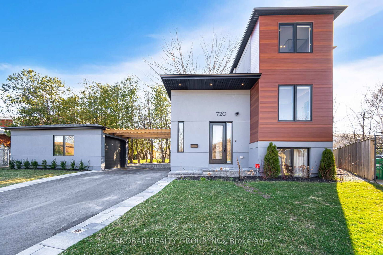 Detached House for sale at 720 Hillman Crescent, Mississauga, Applewood, L4Y 2J2 - MLS: W12093773