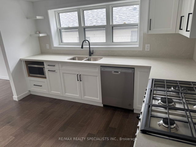 2nd floor - 298 South Kingsway N/A