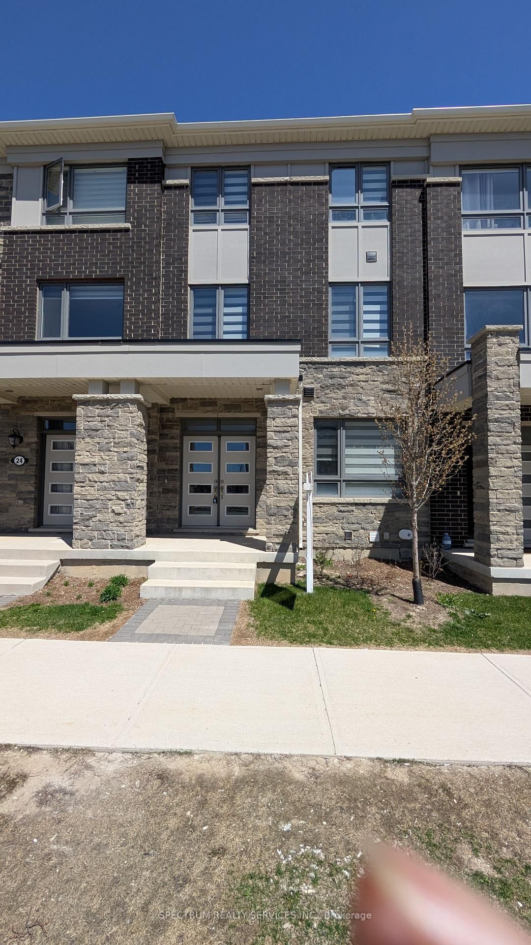 Townhouse for lease at 22 Summer Wind Lane, Brampton, Brampton North, L7A 5J2 - MLS: W12094086