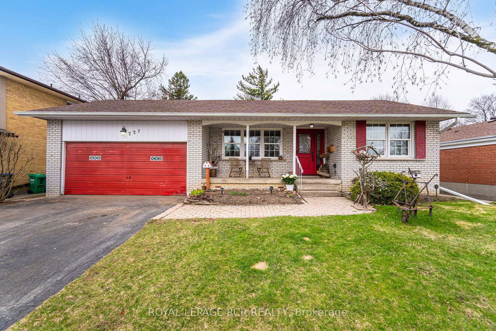 Detached House for sale at 227 Elizabeth Street, Brampton, Brampton South, L6Y 1S2 - MLS: W12094313