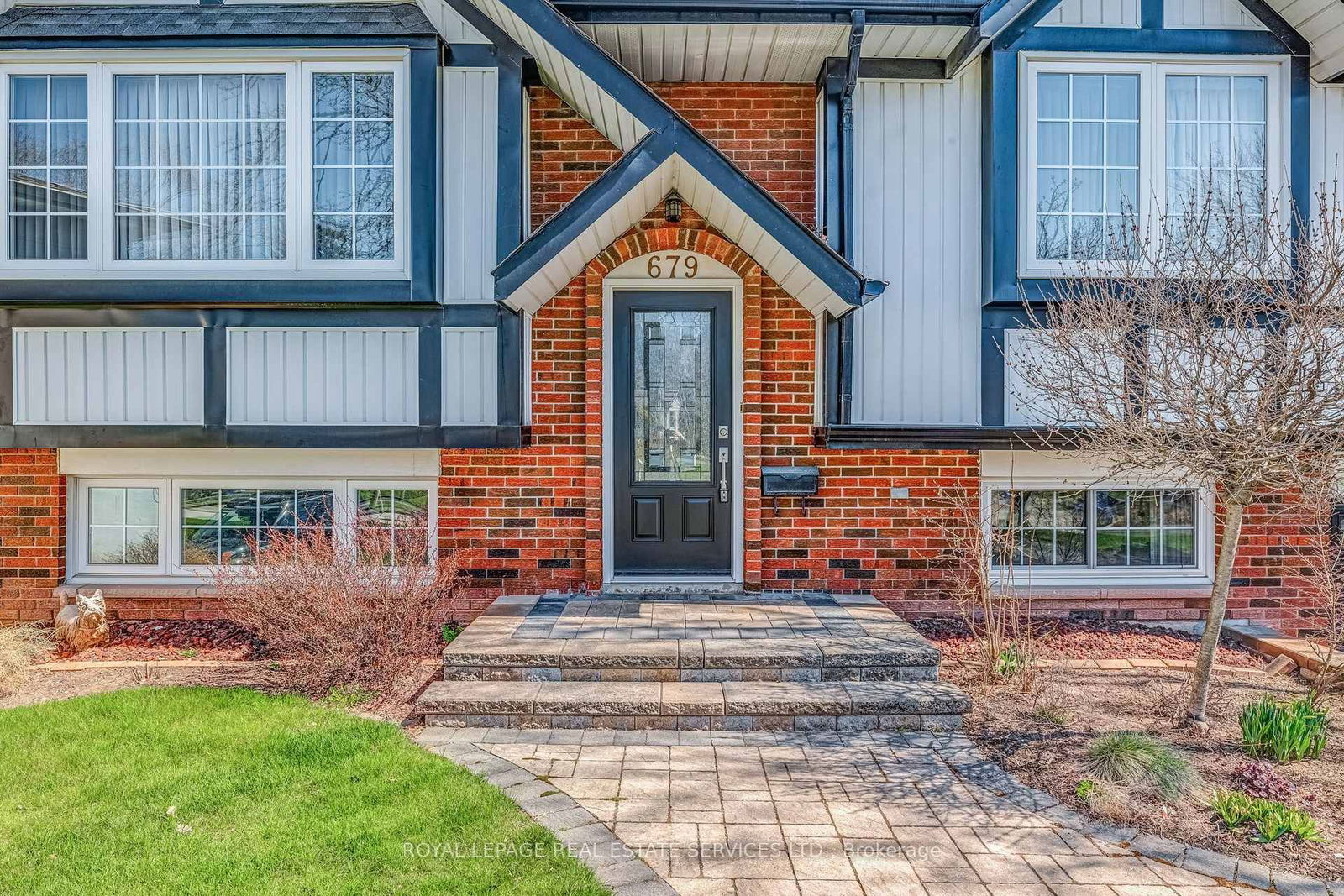 Detached House sold at 679 Demaris Court, Burlington, Shoreacres, L7L 5C9 - MLS: W12095007