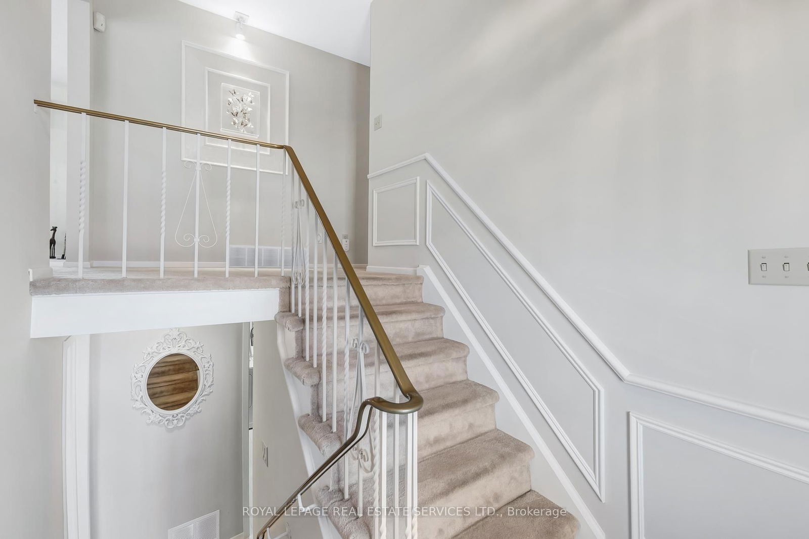 Detached House sold at 679 Demaris Court, Burlington, Shoreacres, L7L 5C9 - MLS: W12095007