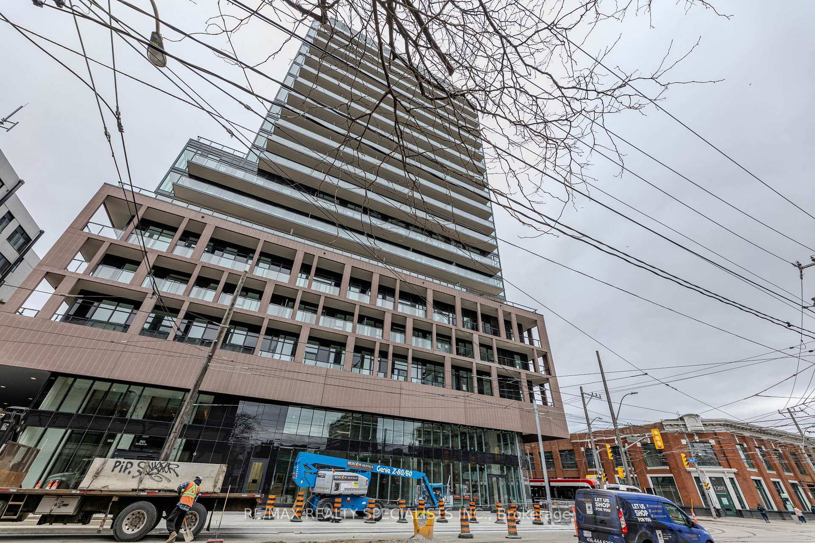 Condo leased at 318-285 DUFFERIN Street, Toronto, South Parkdale, M6K 1Z5 - MLS: W12095121