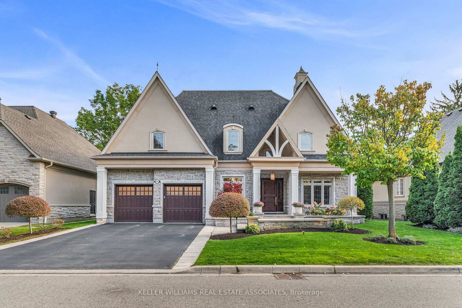 Detached House for sale at 230 Winterborne Gate, Mississauga, Cooksville, L5B 0C4 - MLS: W12095356