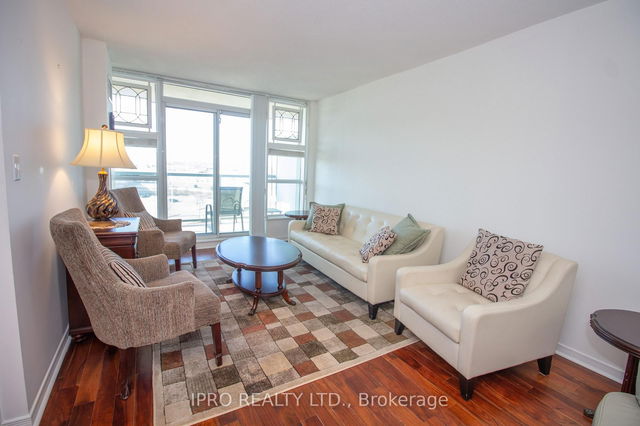 806 - 2545 Erin Centre Boulevard