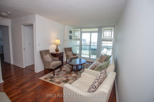 806 - 2545 Erin Centre Boulevard