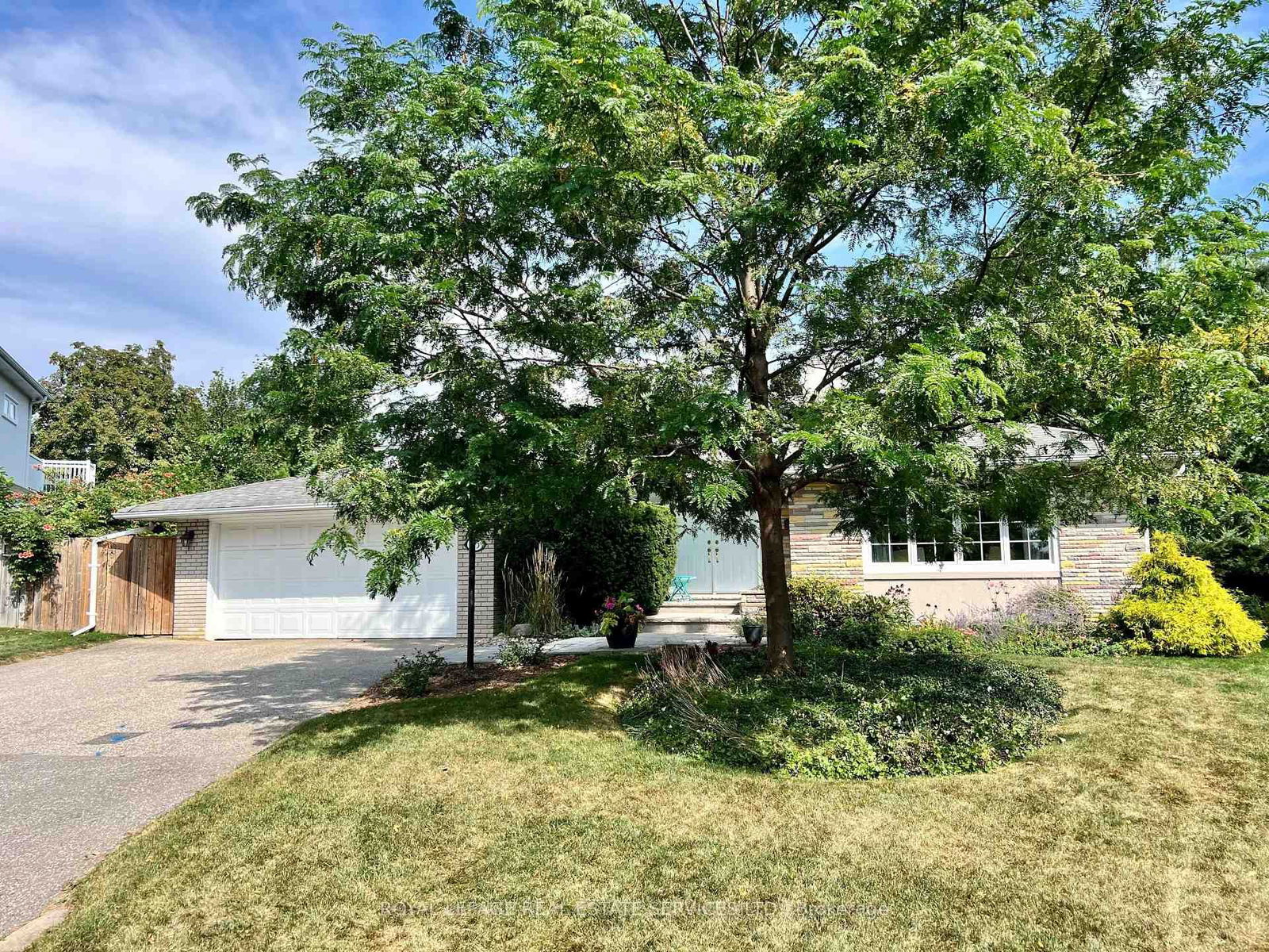 Detached House for sale at 35 Bemersyde Drive, Toronto, Princess-Rosethorn, M9A 2S9 - MLS: W12095743