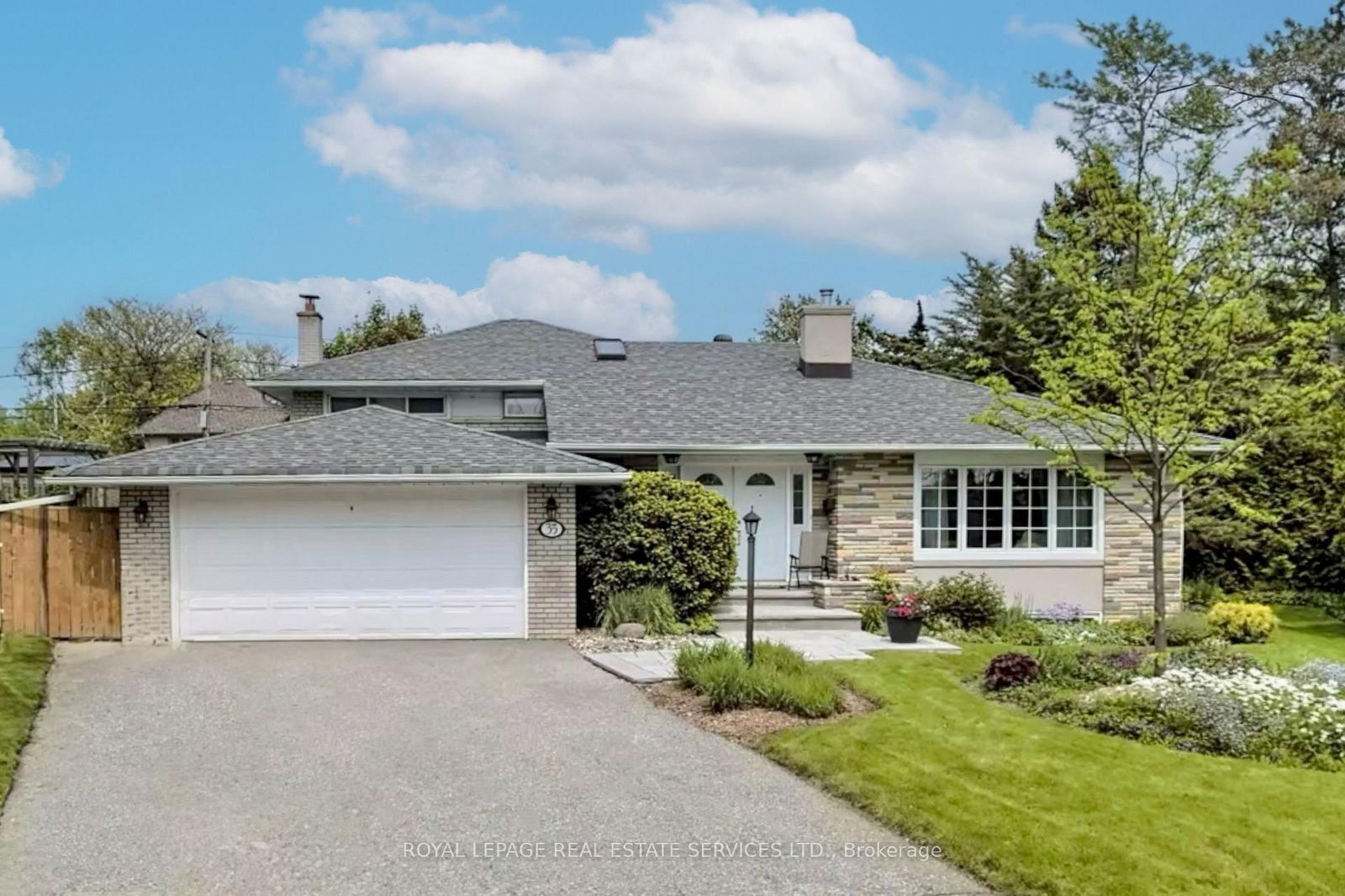 Detached House for sale at 35 Bemersyde Drive, Toronto, Princess-Rosethorn, M9A 2S9 - MLS: W12095743