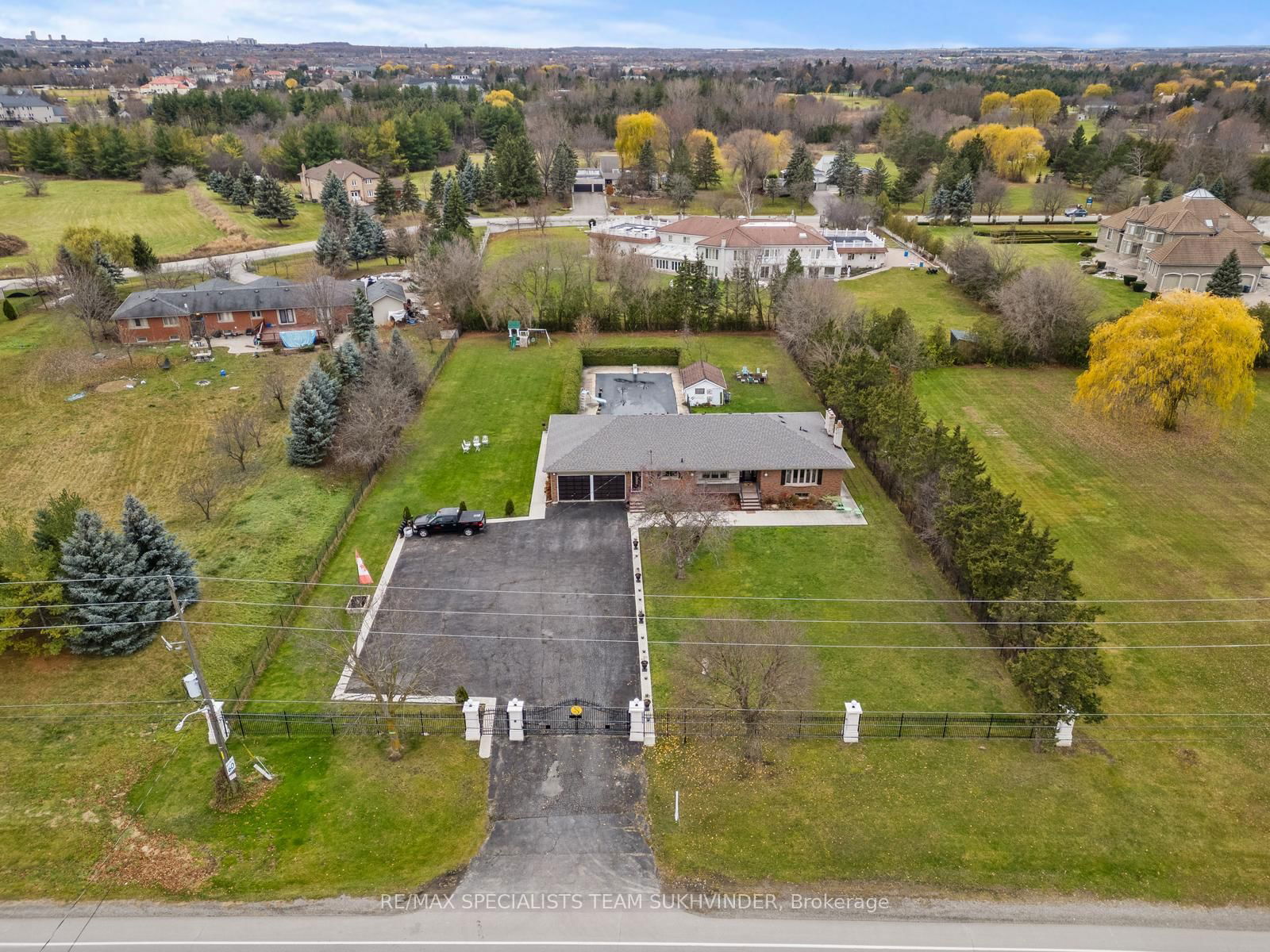 Detached House for sale at 10604 Mcvean Drive, Brampton, Toronto Gore Rural Estate, L6P 0J6 - MLS: W12095851