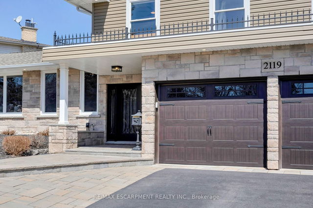 2119 Agincourt Crescent