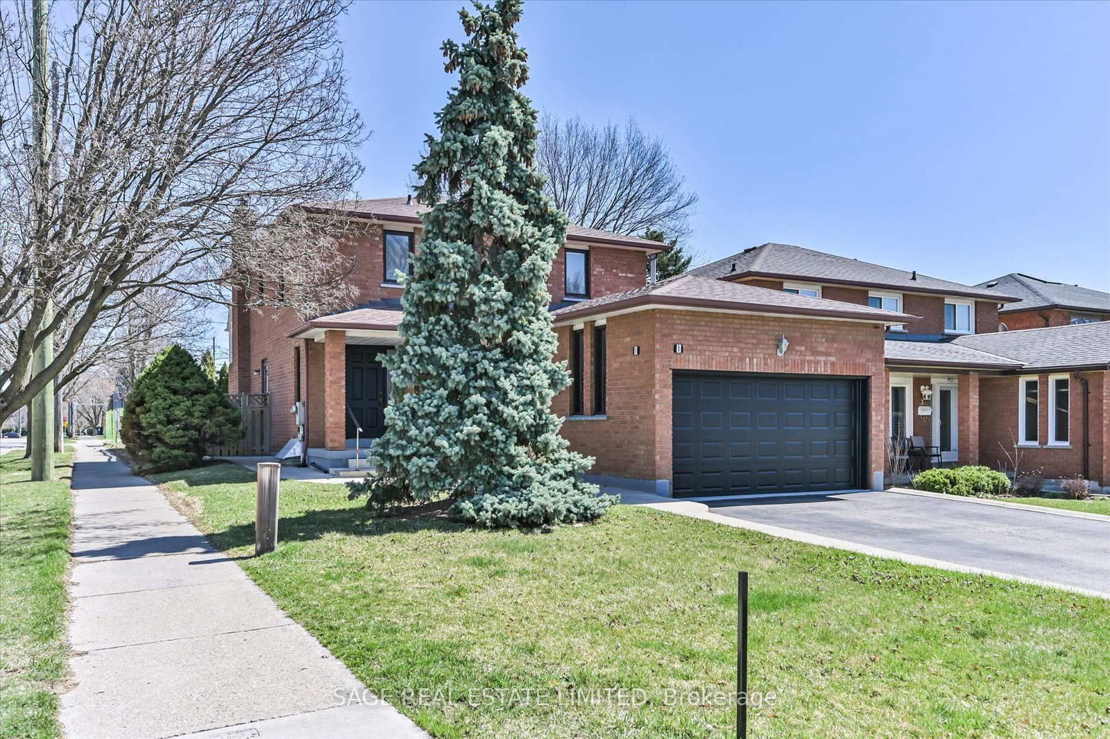 Detached House for sale at 1 Goa Court, Toronto, Alderwood, M8W 4Y2 - MLS: W12096134