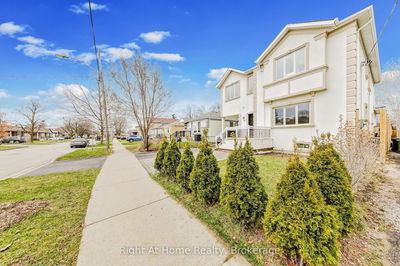 24 Hargrove Lane, Toronto - Alderwood image-0-1