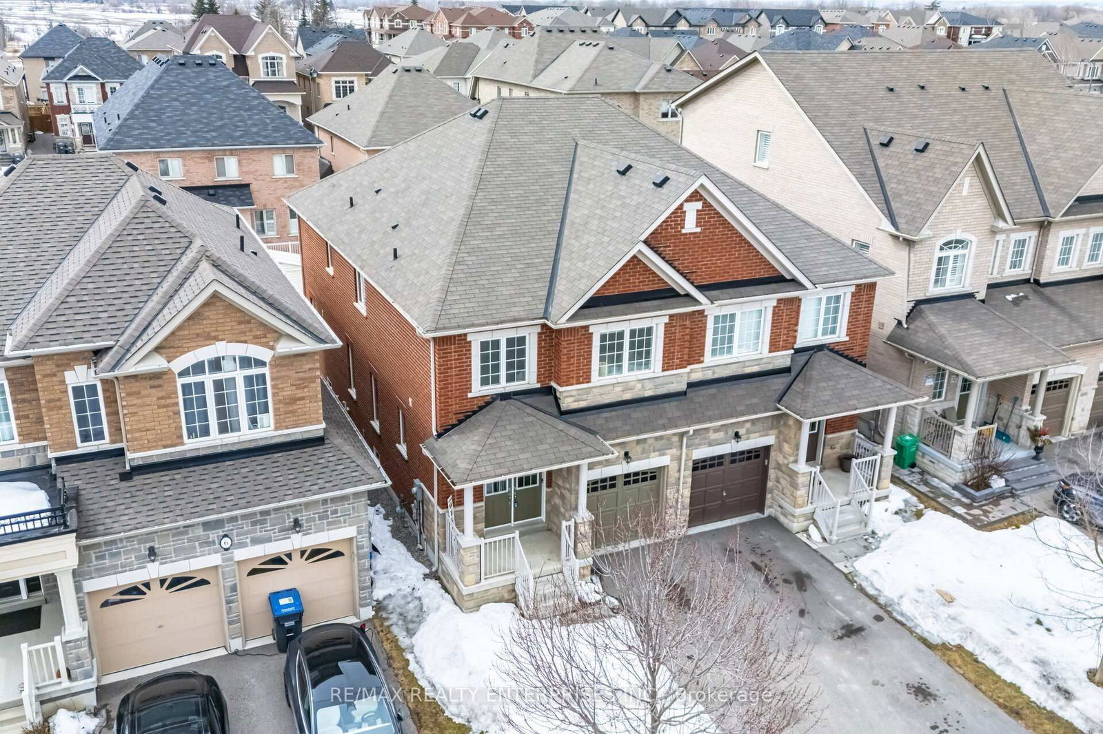 Semi-Detached House for sale at 8 Falling Leaf Drive, Caledon, Rural Caledon, L7C 3Z4 - MLS: W12096499