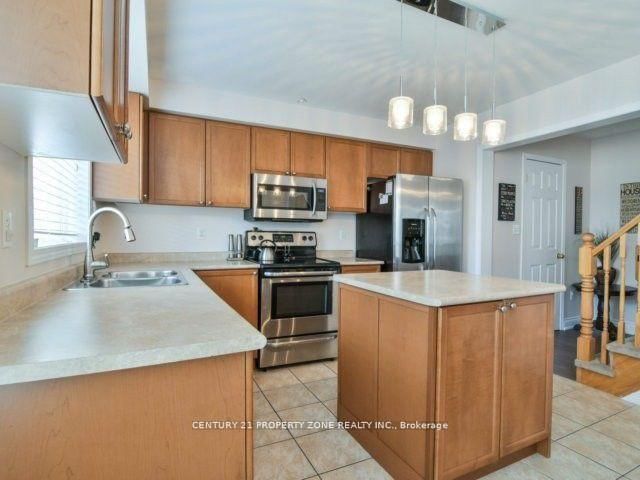 Townhouse leased at 137 Decker Hollow Circle, Brampton, Credit Valley, L6X 0L4 - MLS: W12096577