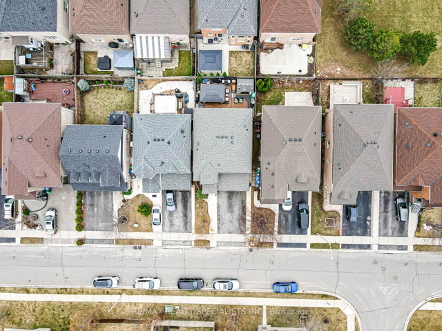 28 Brentcliff Drive