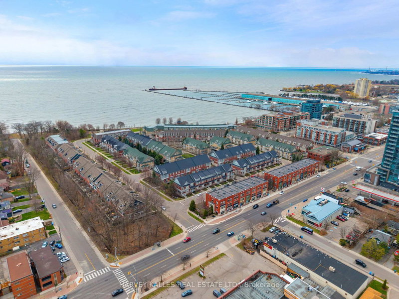 157 St Lawrence Dr, Mississauga, L5G 4V2 | Image 2