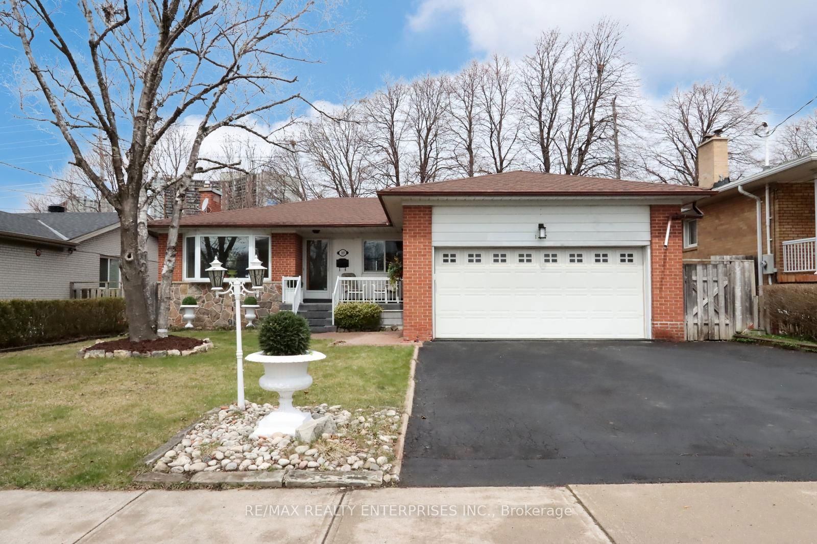 Detached House sold at 107 Dalegrove Crescent, Toronto, Eringate-Centennial-West Deane, M9B 6B1 - MLS: W12096985