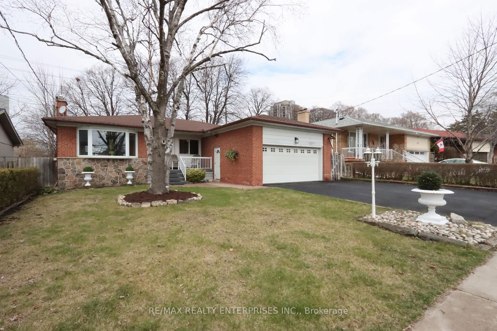 Detached House sold at 107 Dalegrove Crescent, Toronto, Eringate-Centennial-West Deane, M9B 6B1 - MLS: W12096985