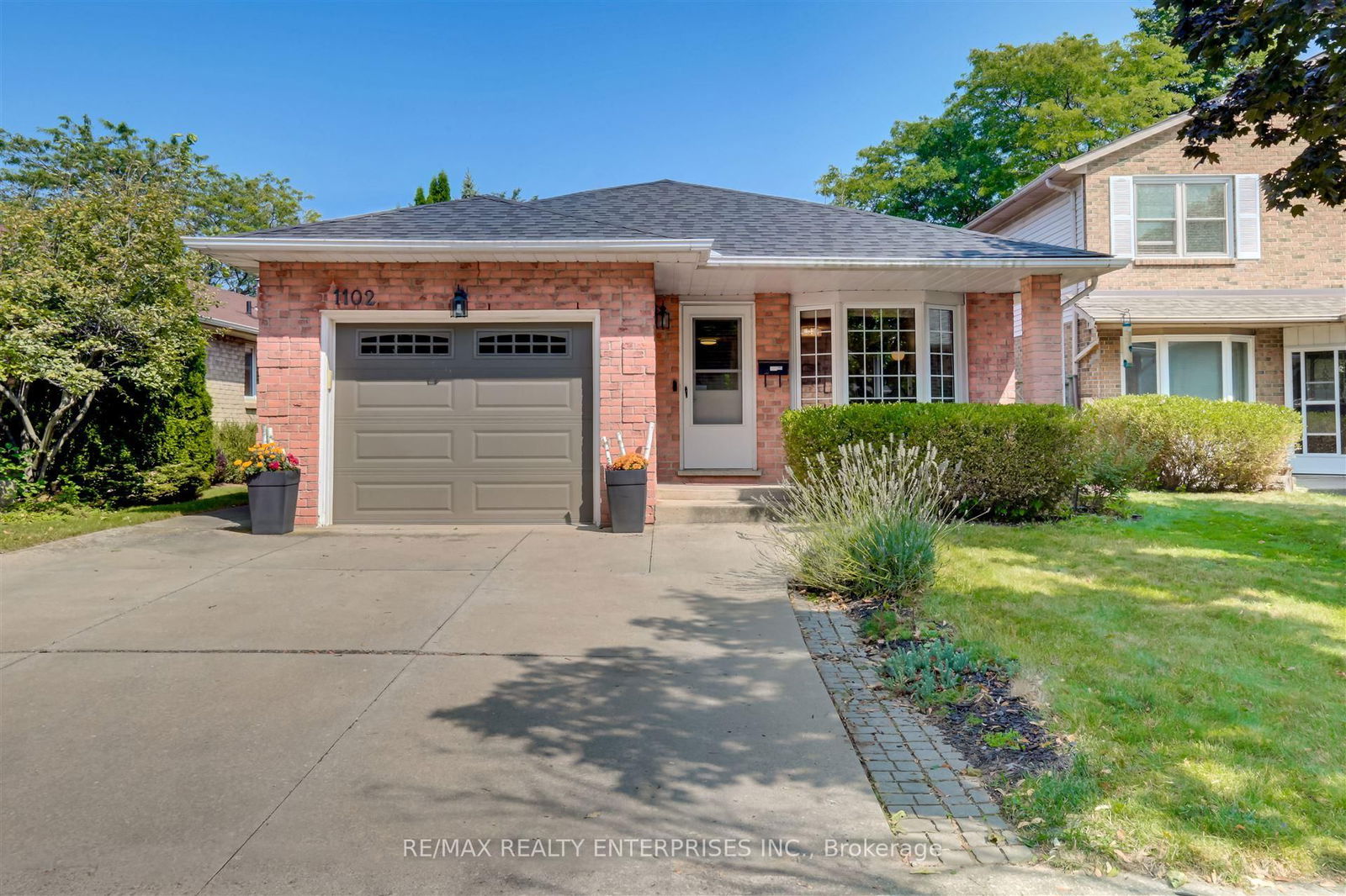 Detached House for sale at 1102 Stephenson Drive, Burlington, Brant, L7S 2A8 - MLS: W12097143