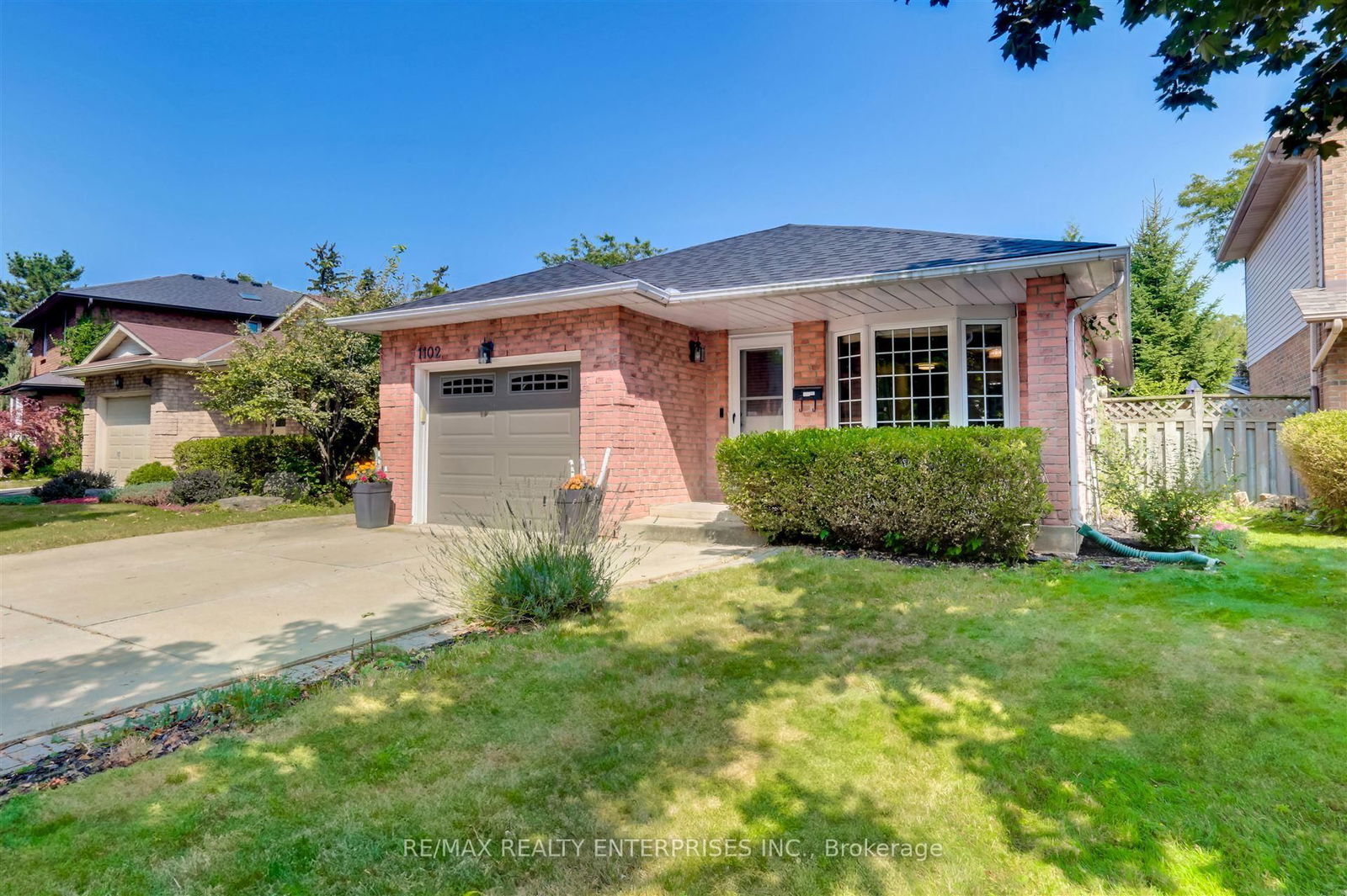 Detached House for sale at 1102 Stephenson Drive, Burlington, Brant, L7S 2A8 - MLS: W12097143