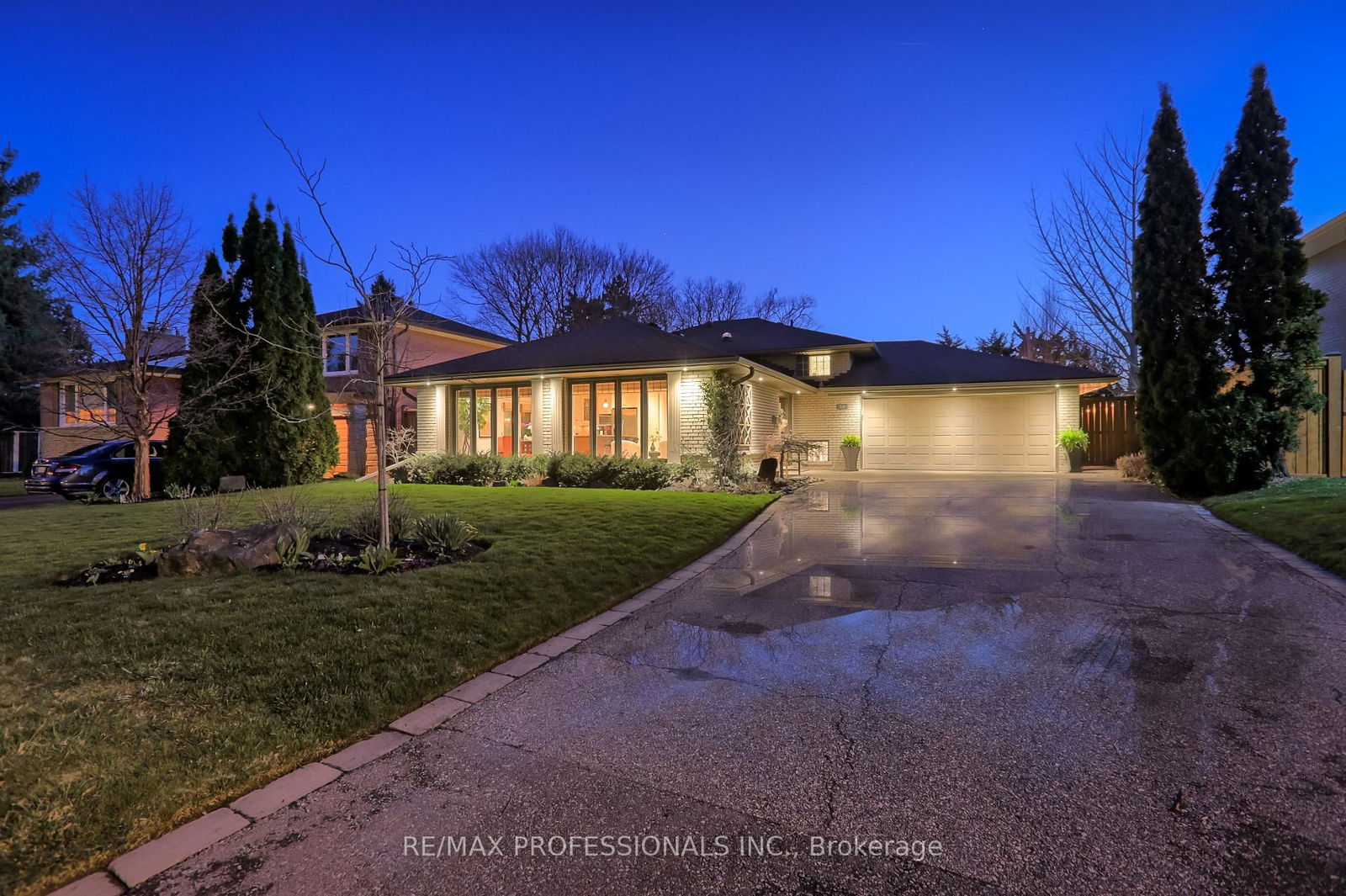 Detached House sold at 38 Oldham Road, Toronto, Princess-Rosethorn, M9A 2C1 - MLS: W12097263