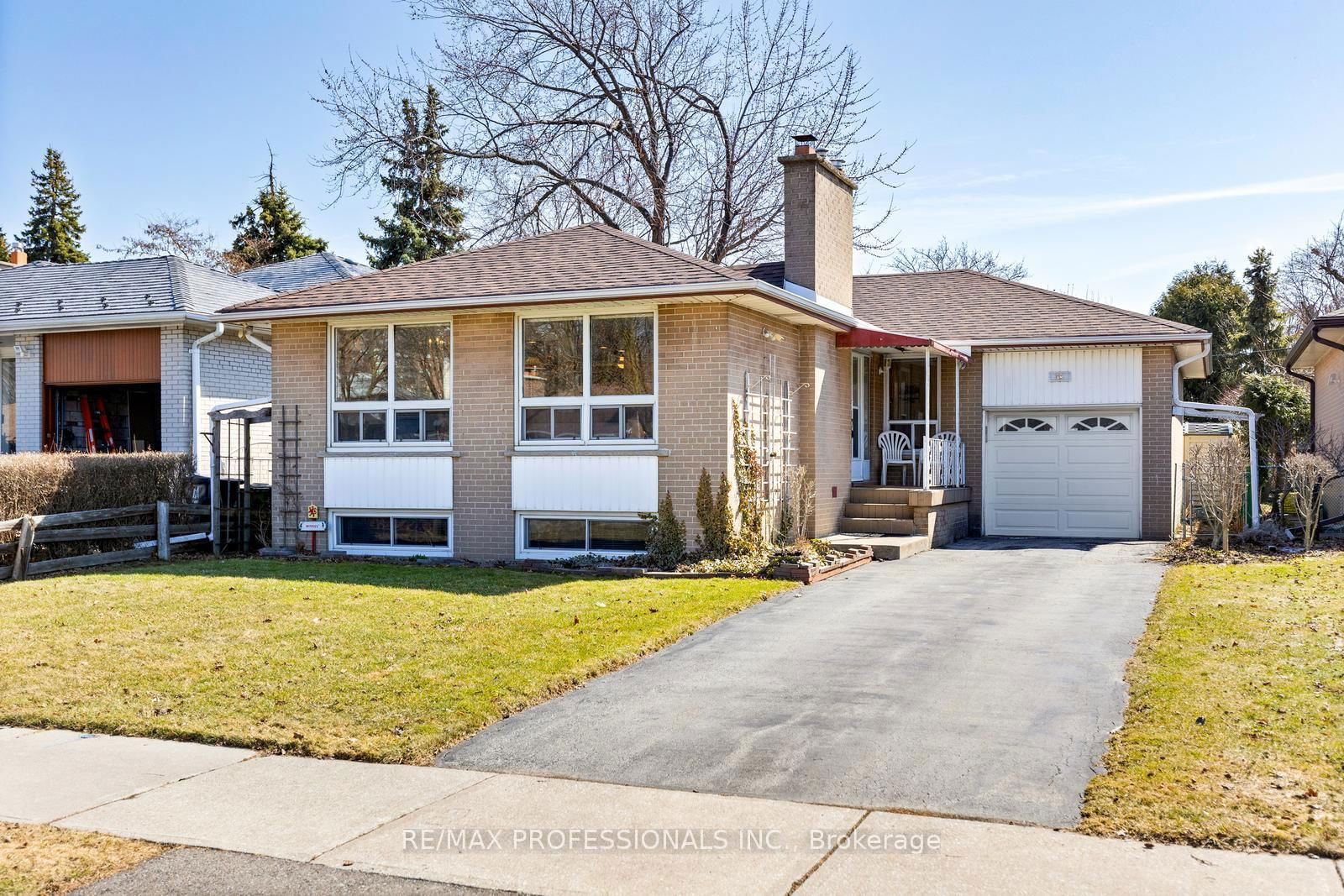 Detached House for sale at 59 Wareside Road, Toronto, Etobicoke West Mall, M9C 3B5 - MLS: W12097813