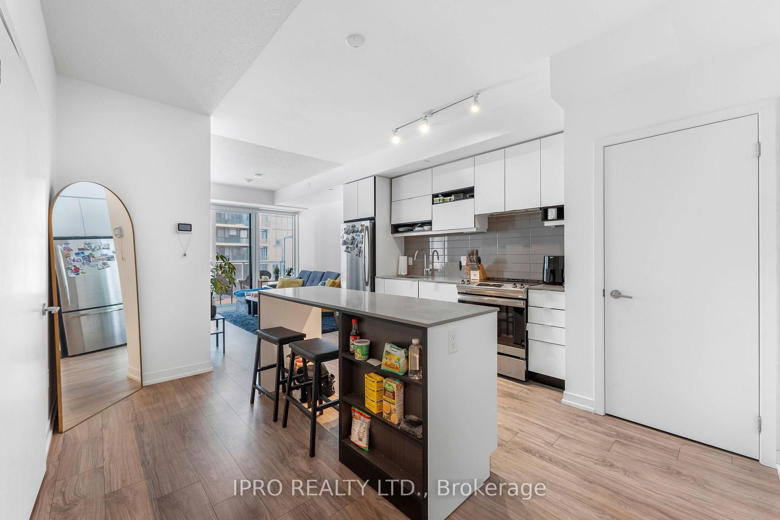 Condo sold at 1502-4065 Confederation Pkwy, Mississauga, City Centre, L5B 0L4 - MLS: W12097842