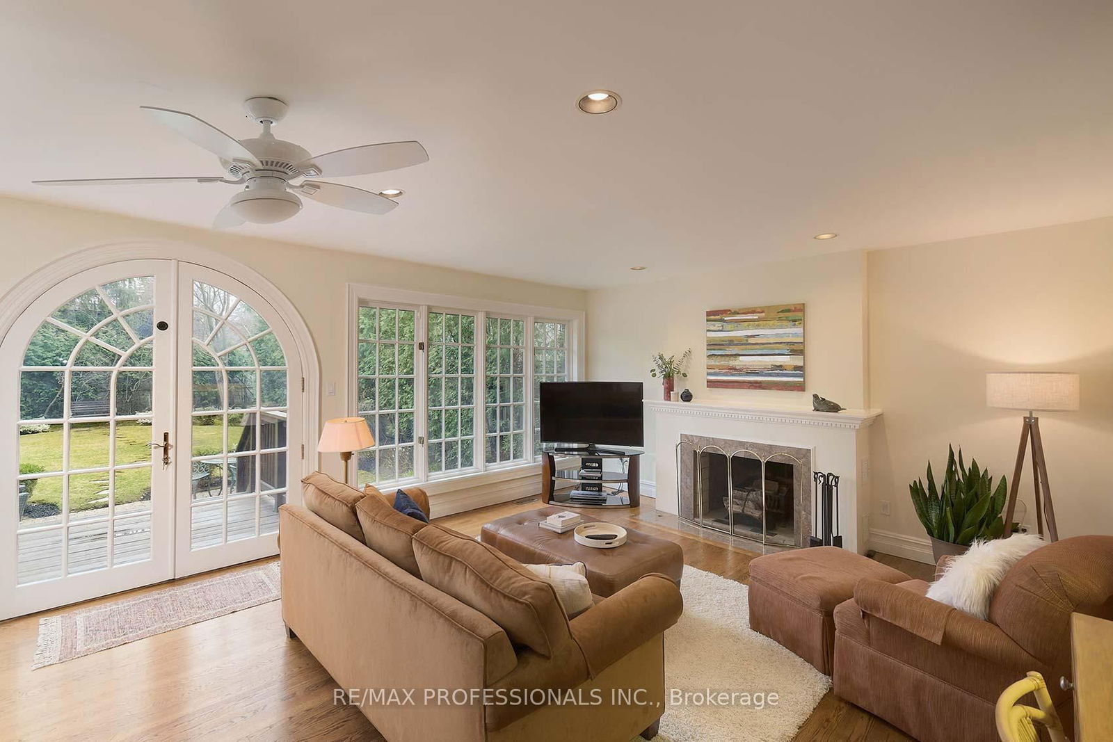 Detached House for sale at 15 Kingsgarden Road, Toronto, Kingsway South, M8X 1S7 - MLS: W12097968