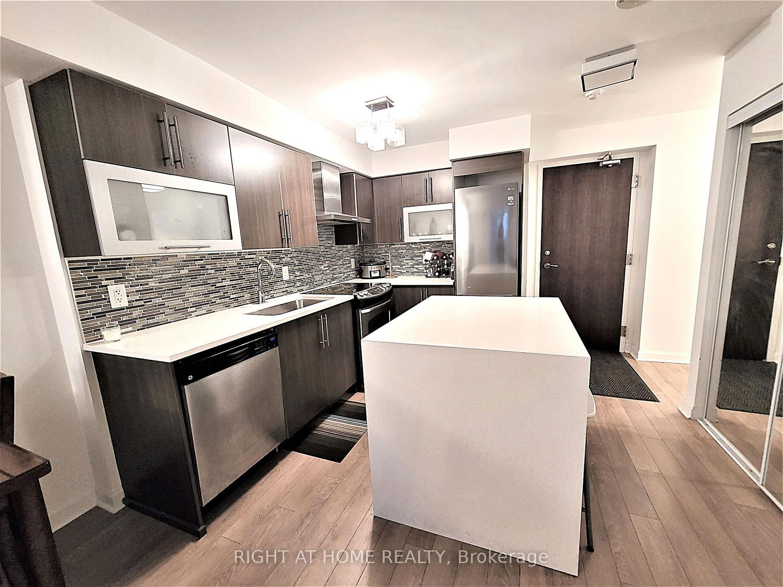 Condo for lease at 711-1 Michael Power Place, Toronto, Islington-City Centre West, M9A 0A1 - MLS: W12098018