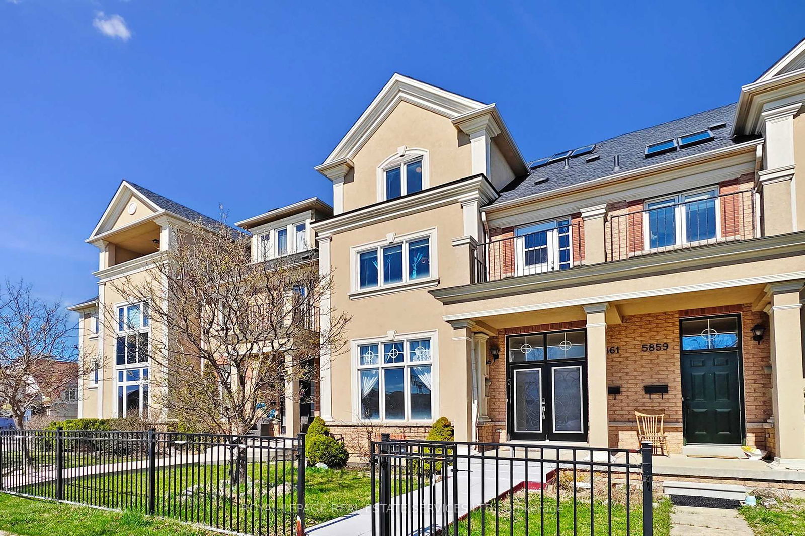 Townhouse for sale at 5861 Tenth Line, Mississauga, Churchill Meadows, L5M 6V4 - MLS: W12098110