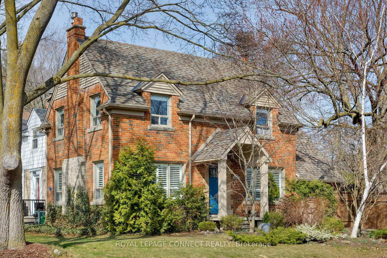 Detached House for sale at 32 Winston Grve, Toronto, Stonegate-Queensway, M8Y 2K9 - MLS: W12098145