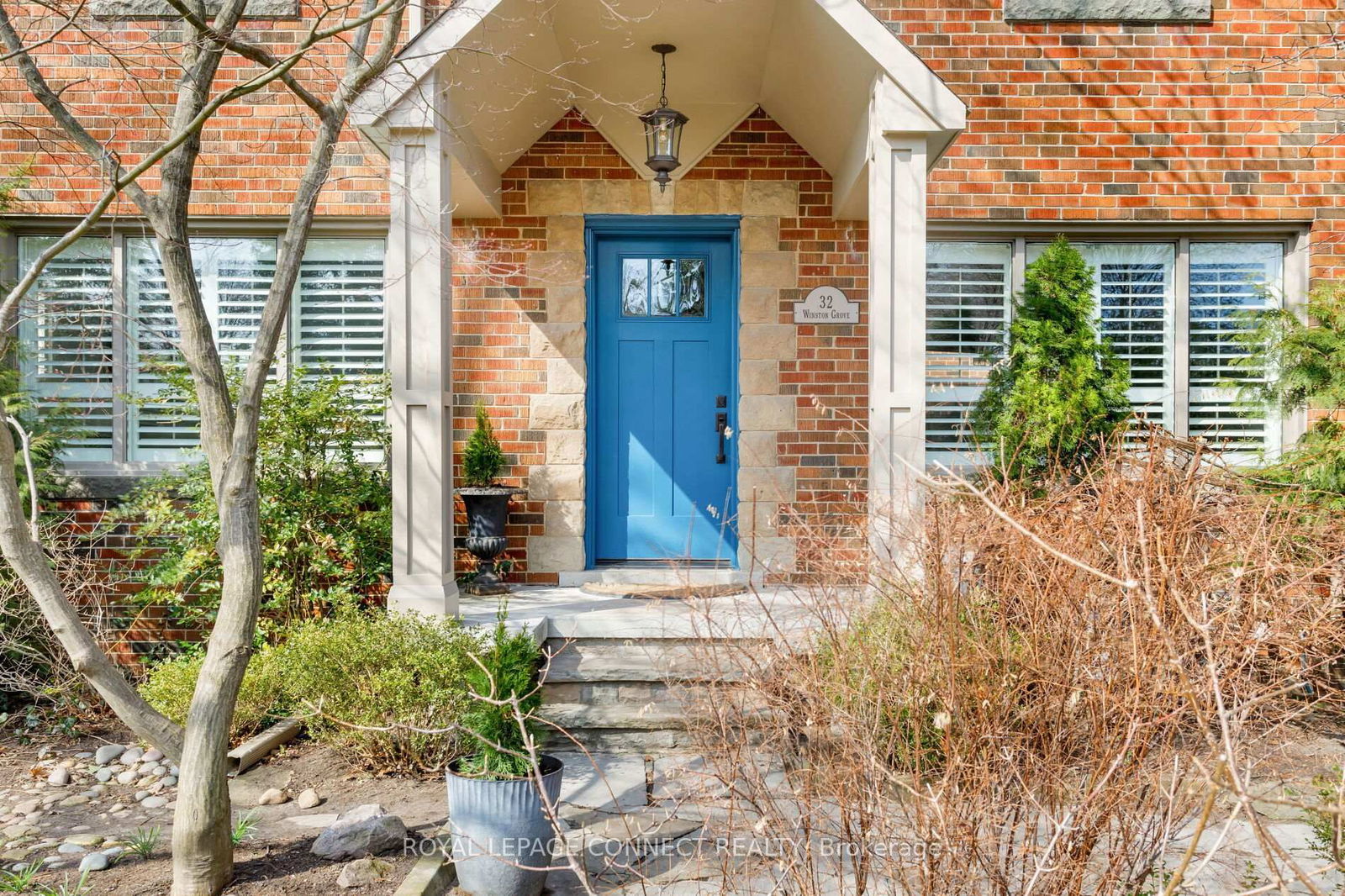 Detached House for sale at 32 Winston Grve, Toronto, Stonegate-Queensway, M8Y 2K9 - MLS: W12098145