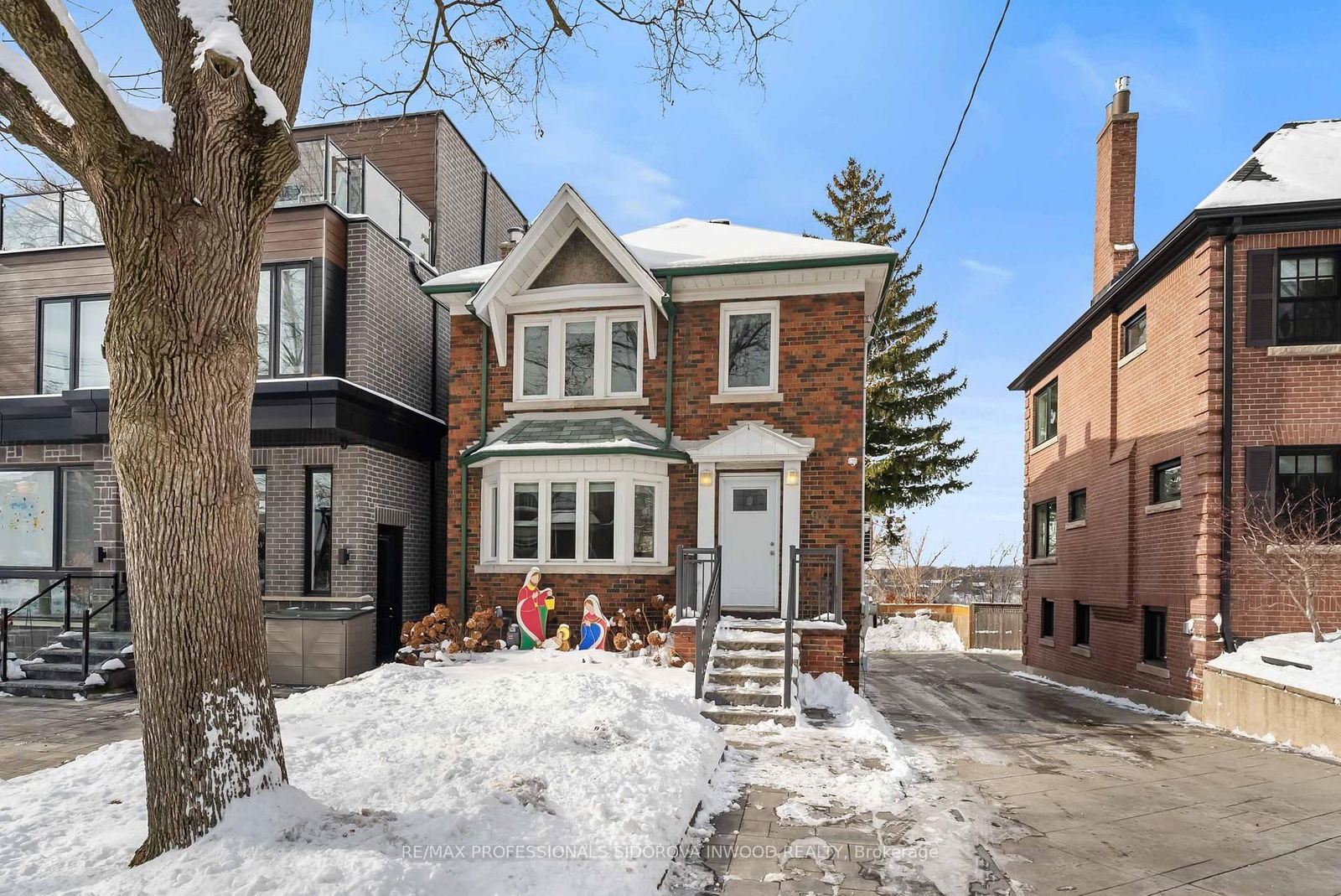 Detached House leased at 98 Humbercrest Boulevard, Toronto, Lambton Baby Point, M6S 4L3 - MLS: W12098338
