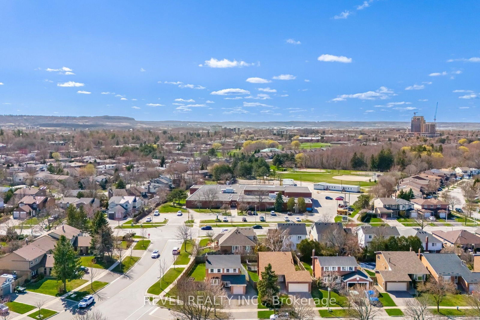 Detached House sold at 661 Harrison Road, Milton, TM Timberlea, L9T 4S7 - MLS: W12098366